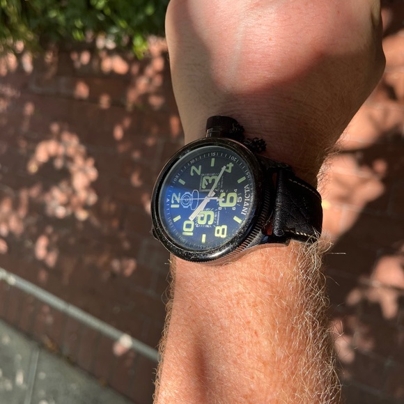 Signature Diver. Waterproof 100M.
Needs a new battery.
Swiss Quartz. 52mm - Picture 2 of 4